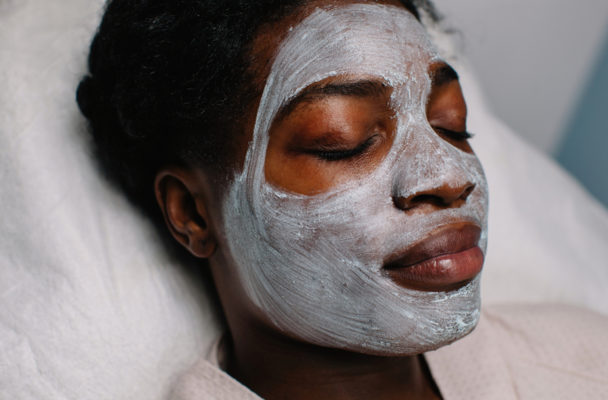 Combine These Two Anti-Inflammatory Herbs to Make the World’s Most Soothing Face Mask