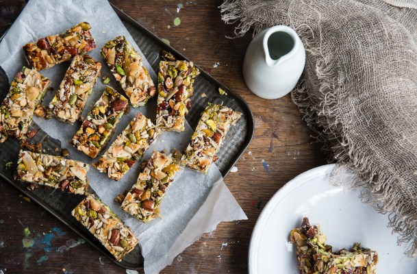 6 Delicious, Low-Carb Snacks That Are Totally Plant-Based—and Dietitian-Approved