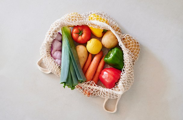 The Sturdy Fruits and Vegetables That'll Stay Good in Your Fridge for up to 3...