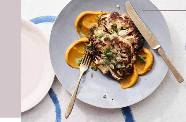 This Anti-Inflammatory Cauliflower Steak Recipe Is a Celebrity Nutritionist's Favorite Healthy Dinner