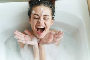 3 Sneaky Ways To Masturbate Quickly When You Have Zero Minutes of Alone Time