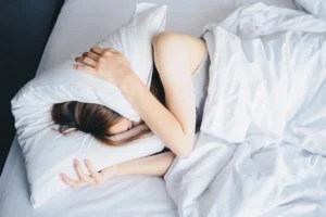 A behavioral psychologist's top 5 motivating tips to get out of bed on hard mornings
