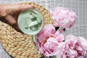 How to make a delicious whipped matcha latte with just 3 ingredients