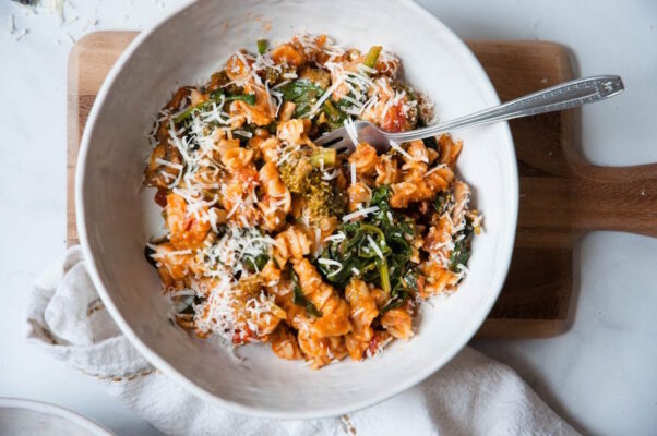 6 Healthy, One-Pot Pasta Recipes That Won't Lead to a Sink Full of Dishes