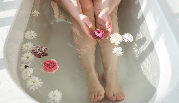 15 Things to Put in Your Bath for Softer Skin and Aromatherapy