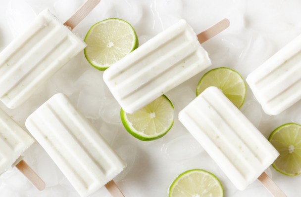 How to Make DIY Fruit Popsicles With a Million Different Flavor Combinations
