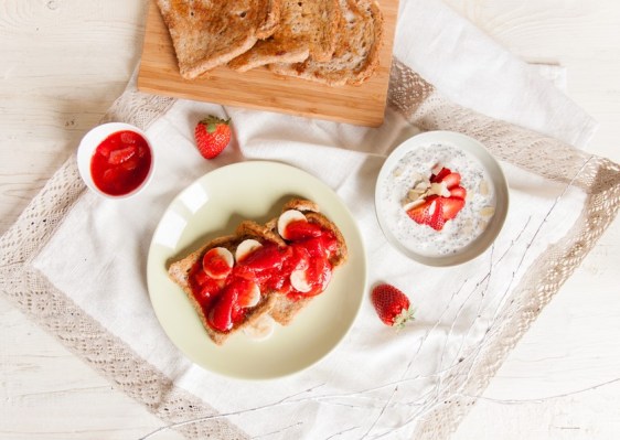 This High-Protein Strawberry Vanilla French Toast Really Hits the Spot