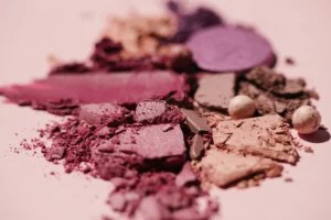 Here's how to fix broken makeup when it shatters into a million pieces 