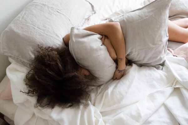 Say Goodnight to Your Pandemic Insomnia With These 6 Tips From a Sleep Doctor