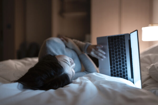 'Revenge Bedtime Procrastination' Is the Chinese Term To Describe So Many of Our Nighttime Behaviors