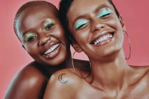 13 of the Best Highlighters for Black Women, According to Makeup Artists