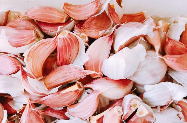 How To Make Delicious Healthy Garlic Chips *and* Fight Food Waste at the Same Time