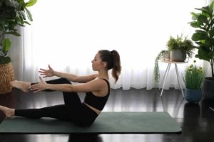 This Pilates Workout Strengthens Your Lower Abs in 11 Minutes