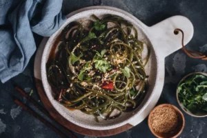 6 Kelp Benefits That Prove Seaweed Is Seriously Underrated in the Western Diet