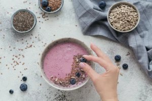 The Gut-Healthy Smoothie Bowl a G.I. Doc Recommends for an Easy Summer Breakfast