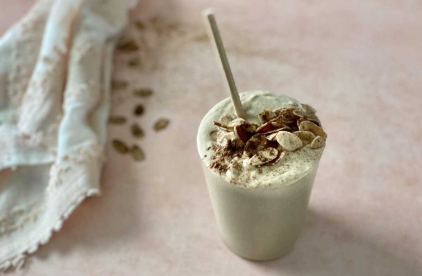 This Doctor-Approved Cinnamon Toast Crunch Smoothie Takes You Back to Your Childhood