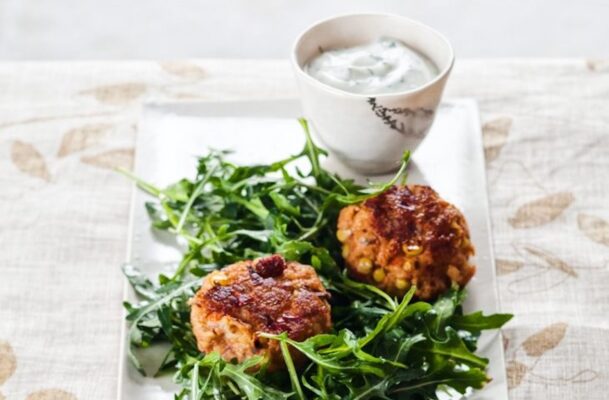 These Deliciously Healthy Crab Cakes Make the Perfect Easy-but-Fancy Dinner