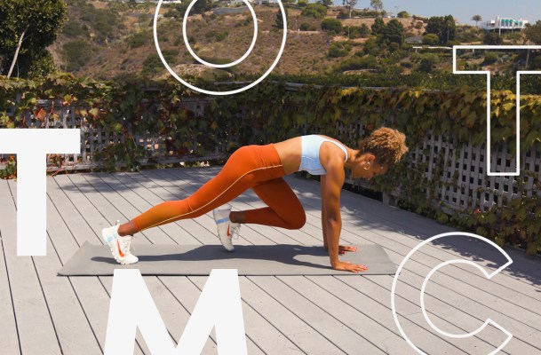 Improve Your Running Form With This Trainer-Approved, 5-Move Core Workout