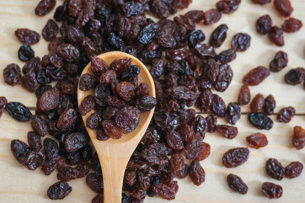 5 Benefits of Raisins That Make Them a Surprisingly Good Pre-Workout Snack