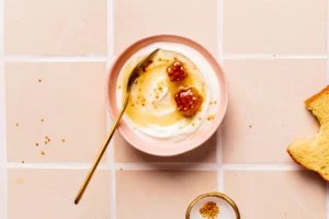 6 Manuka Honey Benefits That Prove It's Worth the Buzz