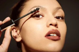 'I'm a Makeup Artist, and These Are the Biggest Mistakes I See People Making With Mascara'