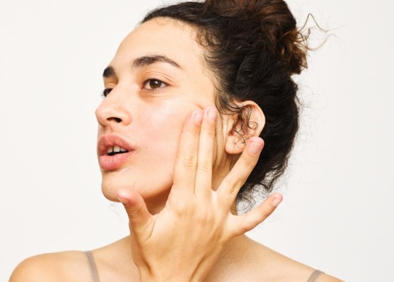 The Right Way To Use Cleansing Oil To Avoid Clogged Pores and Breakouts