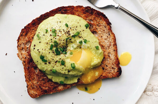 This Healthy Avocado 'Hollandaise' Sauce Is Exactly What's Missing From Your Brunch