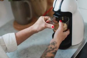 6 Mistakes You're Making When Cleaning Your Coffee Machine That Affect the Quality of Your Joe