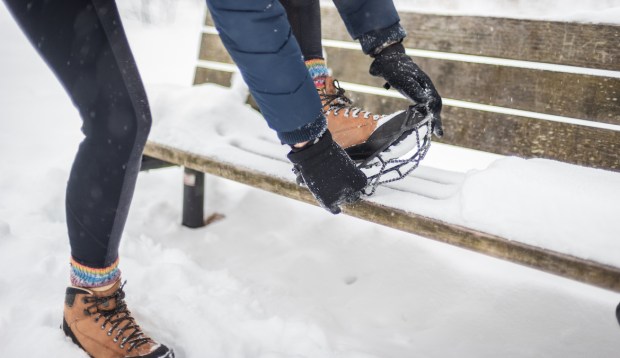 5 Pairs of Anti-Slip Crampons To Keep You From Falling On Your Snowy Walks