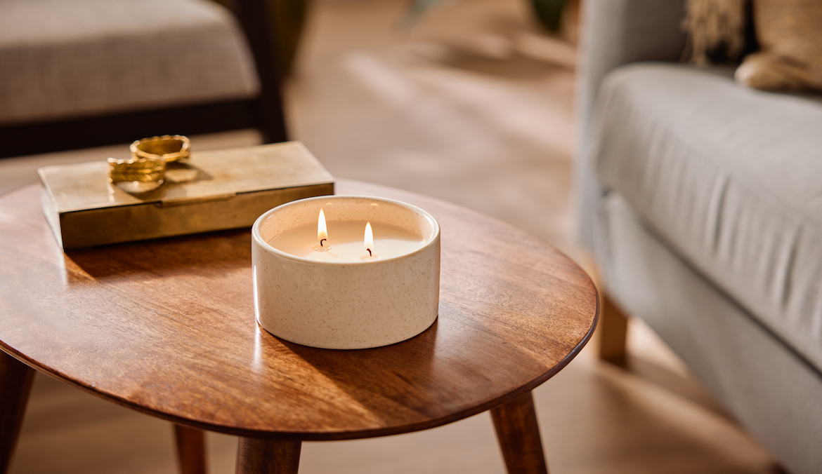 candle on a coffee table, best long-lasting candles
