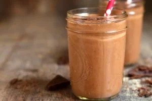 Everything in This Chocolate Peanut Butter Smoothie Is Good For Your Brain