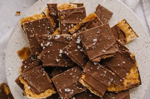 5 Delicious Matzah Recipes—From Salted Toffee Bars to Nachos—That Are So Easy To Make