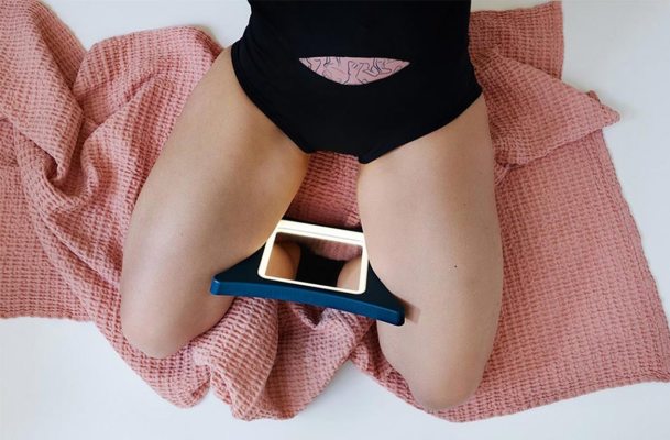 Nyssa's Self-Check Mirror Lets You—You Guessed It—Take an Easy Look At Your Bits, So I...