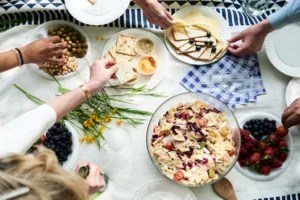 6 Picnic Food Safety Rules Experts Want Everyone To Follow (During COVID and Always)