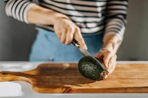 This Magical Avocado Hack Removes the Pit Instantly With Just Your Fingers