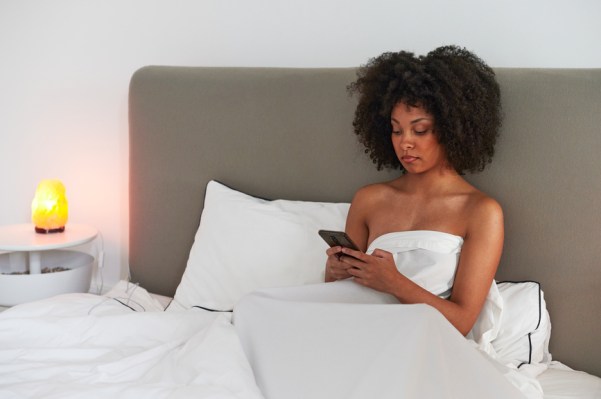 Heads Up, You Might Be Sexting a Narcissist—Here Are 4 Ways To Tell, According to...