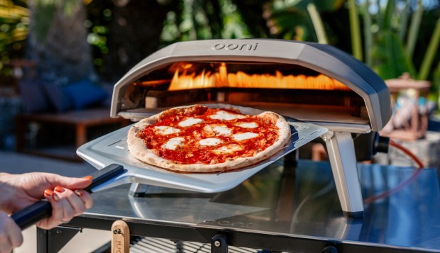 This Outdoor Pizza Oven Perfectly Cooks Pies in Only 60 Seconds