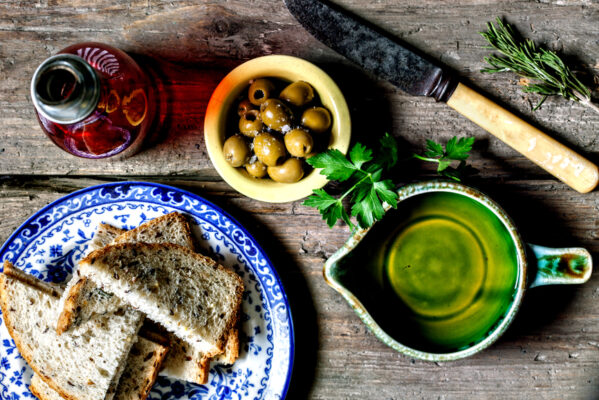 6 Healthy Olive Oil Dipping Sets for Easy Summer Entertaining