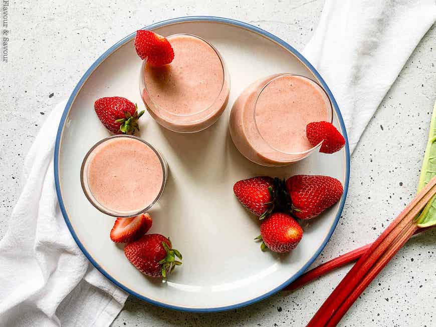 strawberry rhubarb smoothie