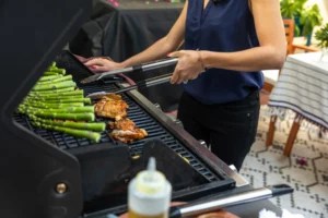 Why You Should Always Clean Your Grill With an Onion