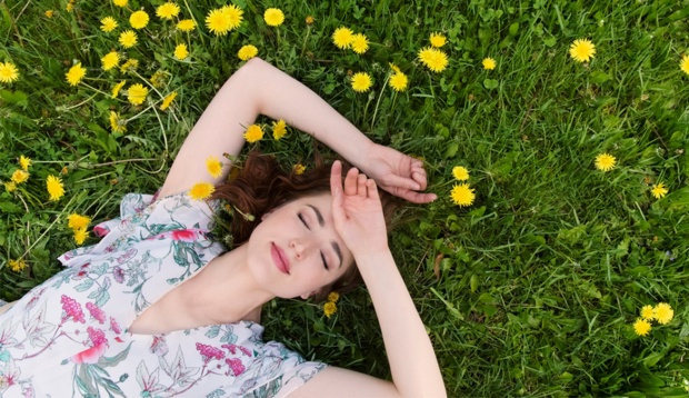 Hear Me Out: Just Lying in the Grass Can Be Seriously Therapeutic (and a Real...