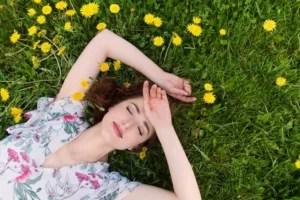 Hear Me Out: Just Lying in the Grass Can Be Seriously Therapeutic (and a Real Life Psychologist Agrees)
