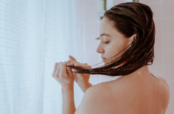 What Derms Want You To Know About Using Shampoo As Your Body Wash in a...