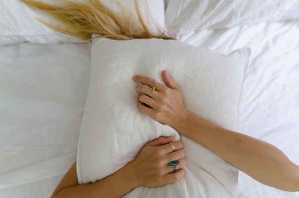 7 Pillows Experts Swear By To Prevent Tossing and Turning