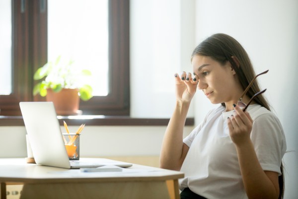5 Lesser-Known Symptoms of Digital Eye Strain That Are Signals To Look Away From Your...