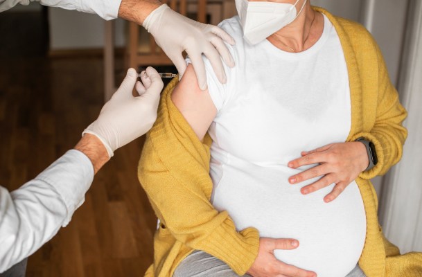 5 People Reveal What It's Like To Get a COVID-19 Vaccine While Pregnant