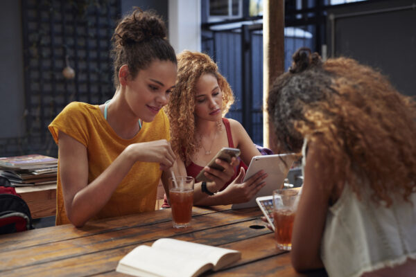 5 Sneaky Habits That Could Be Seriously Alienating Your Friends