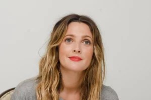 Drew Barrymore’s Before and After With Drugstore Plastic-Free Shampoo Has Convinced Me To Buy One