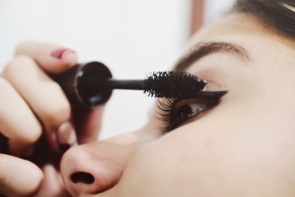 I Swear by This ‘Mile High Club’ Mascara That Gives Me Cry-Proof, Long Lashes