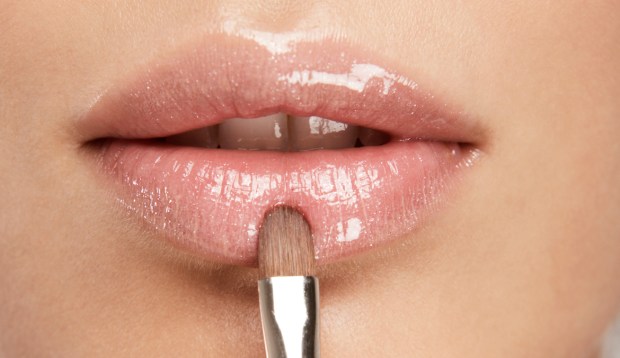 This Plumping Gloss Will Help You Fake the Appearance of Fuller Lips in 10 Seconds...